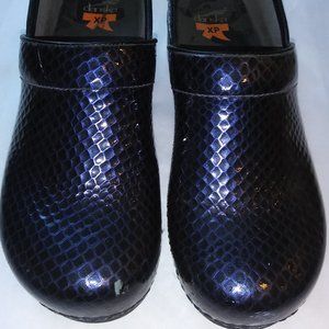 Dansko XP Size 11, Navy Blue Snake Print